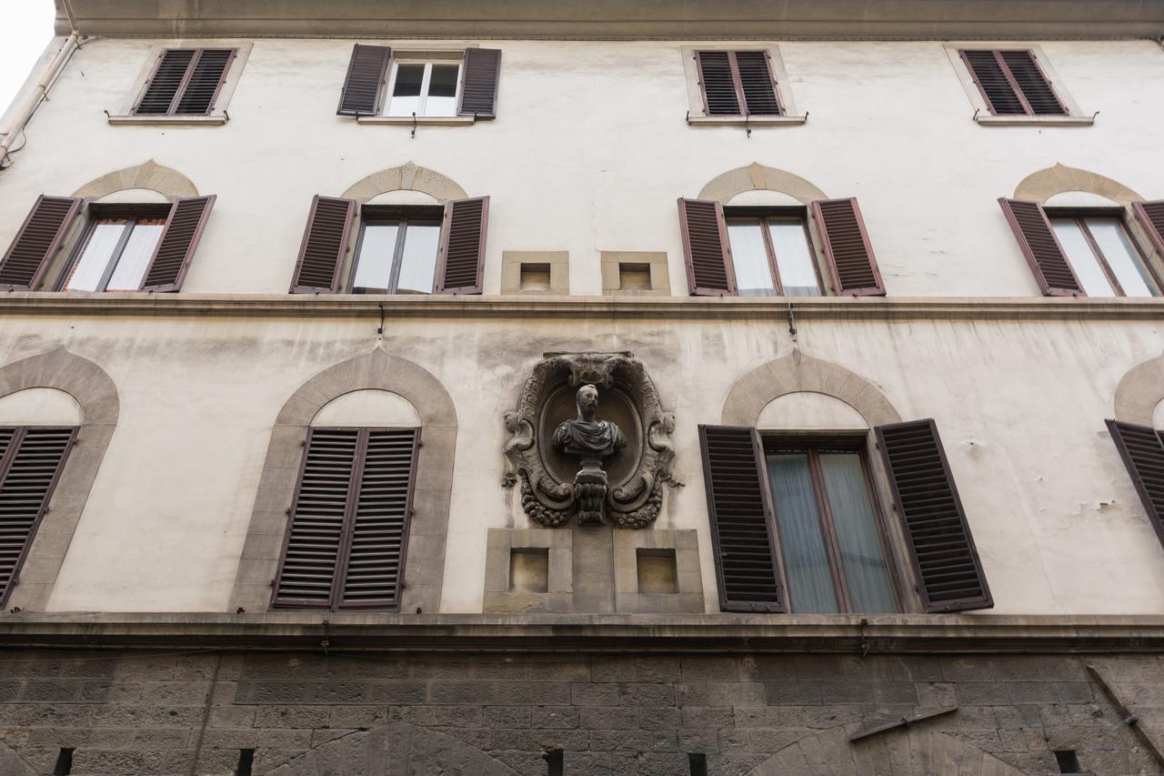 Old Bridge: Historical And Chic Apartment Firenze Bagian luar foto