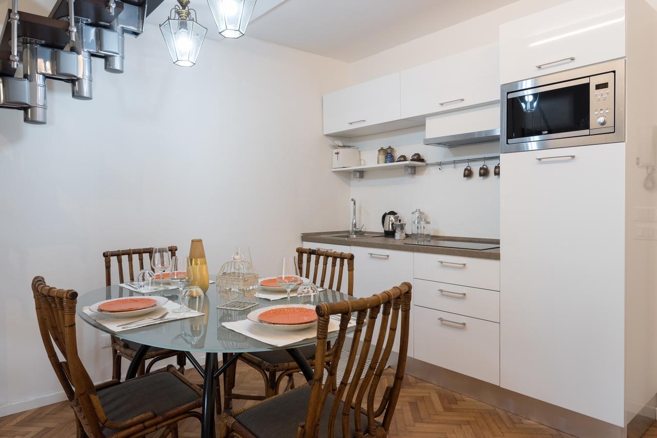 Old Bridge: Historical And Chic Apartment Firenze Bagian luar foto