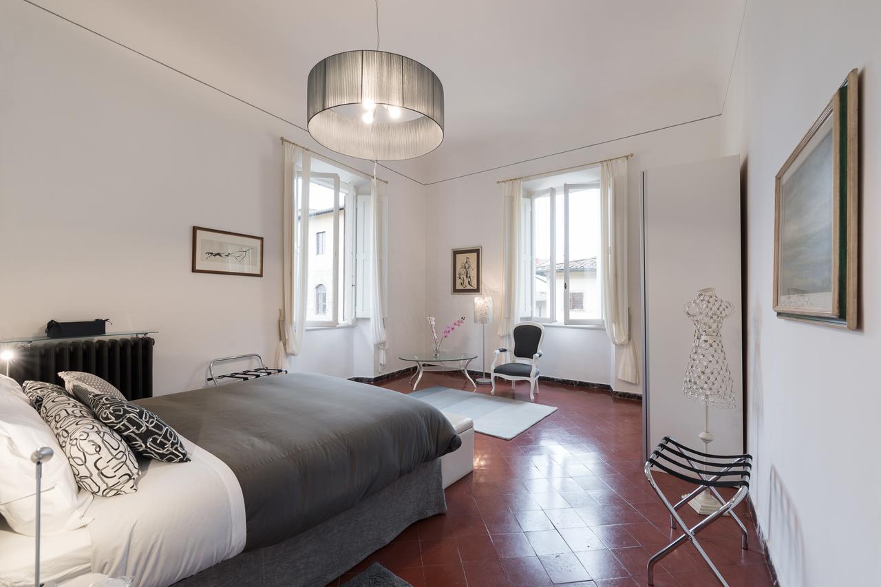 Old Bridge: Historical And Chic Apartment Firenze Bagian luar foto