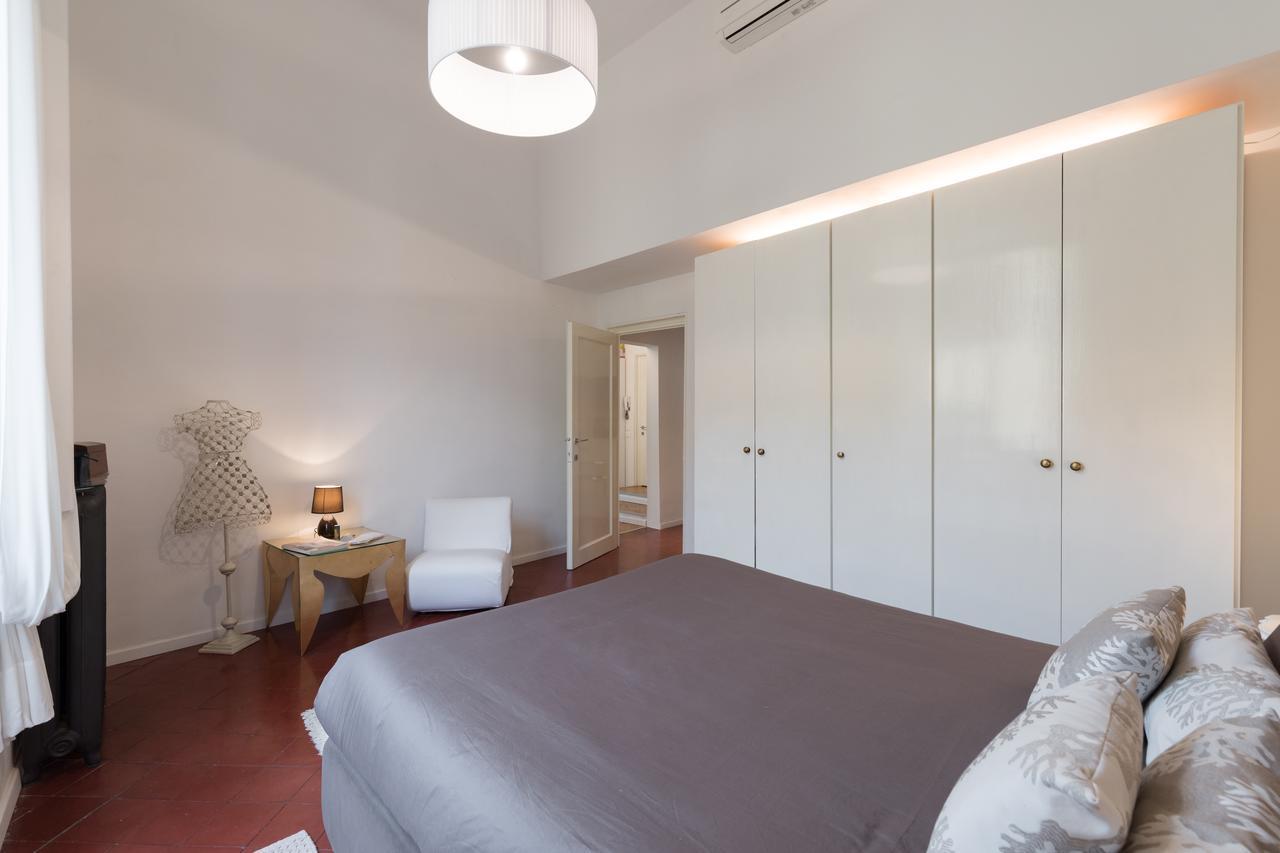Old Bridge: Historical And Chic Apartment Firenze Bagian luar foto