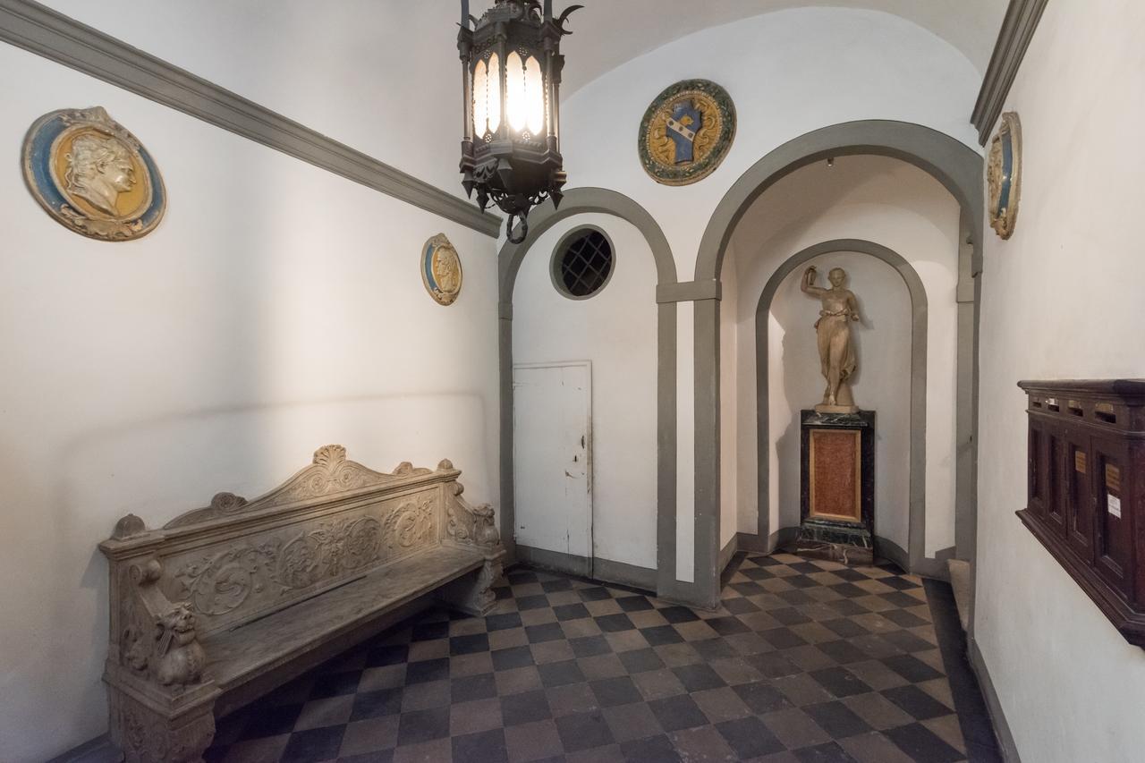 Old Bridge: Historical And Chic Apartment Firenze Bagian luar foto