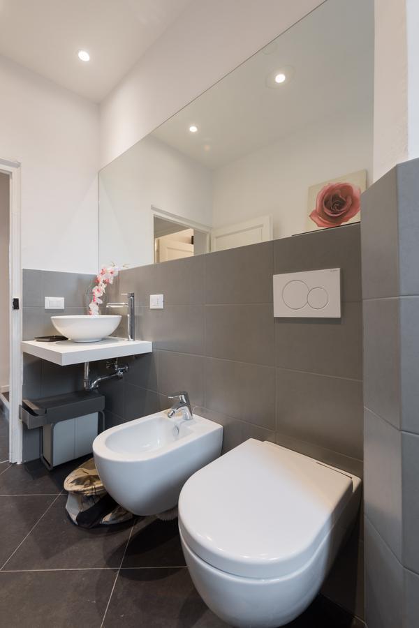 Old Bridge: Historical And Chic Apartment Firenze Bagian luar foto